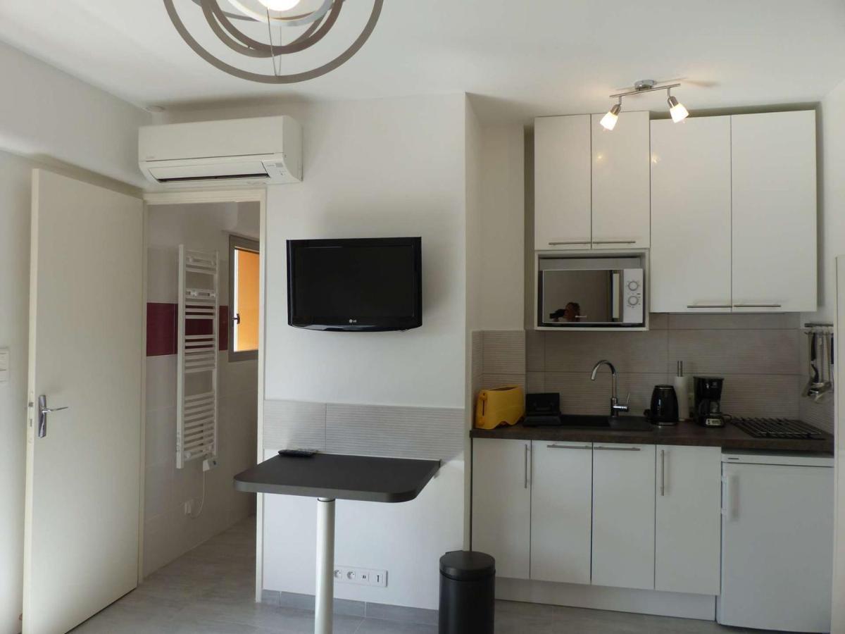 Charmant Studio Climatise Avec Balcon A 50M De La Plage - Le Lavandou Centre-Ville - Fr-1-308-110 Zewnętrze zdjęcie